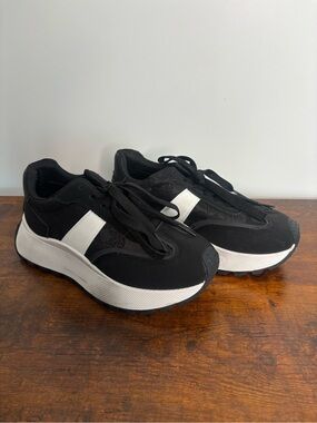 Women’s Black Sneakers with White Accent - Casual Comfort